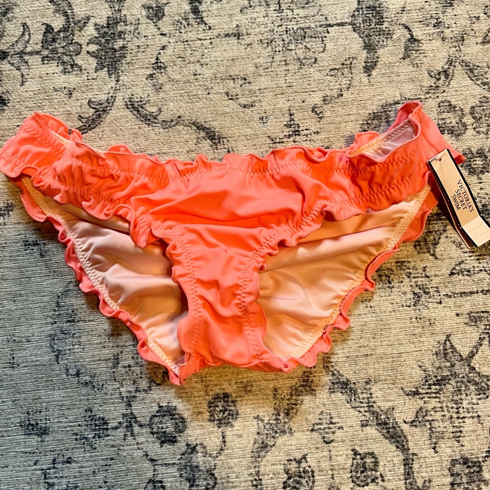 NWT Victoria’s Secret Ruffle Cheeky Bikini Bottoms